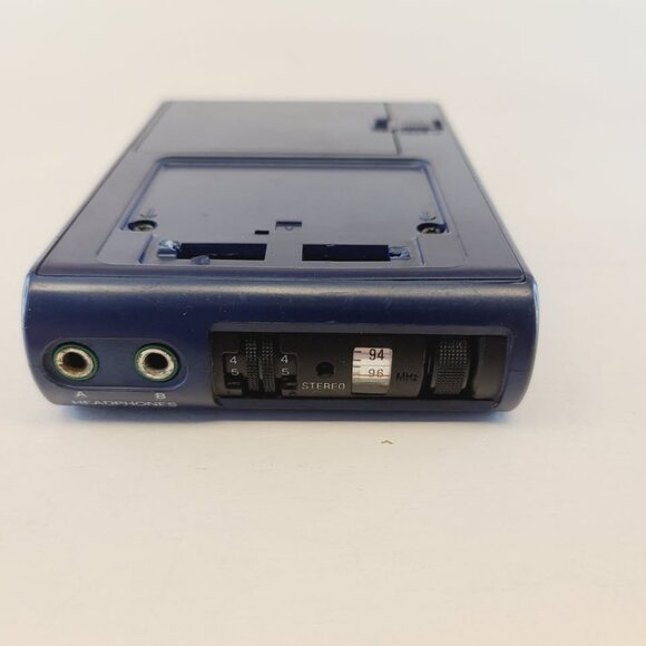 VINTAGE SONY FM RADIO WALKMAN SRF-40W BLUE - Picture 4 of 6